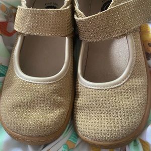 Girls livie and Luca champagne